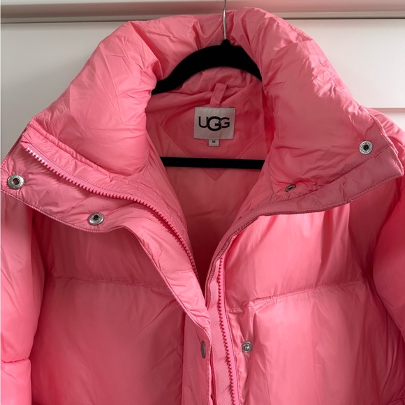 New with tags UGG Vickie pink Puffer Jacket. Size M - Picture 3 of 13